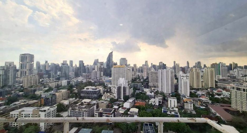 For rent 2 bedrooms condo in Watthana, Bangkok
