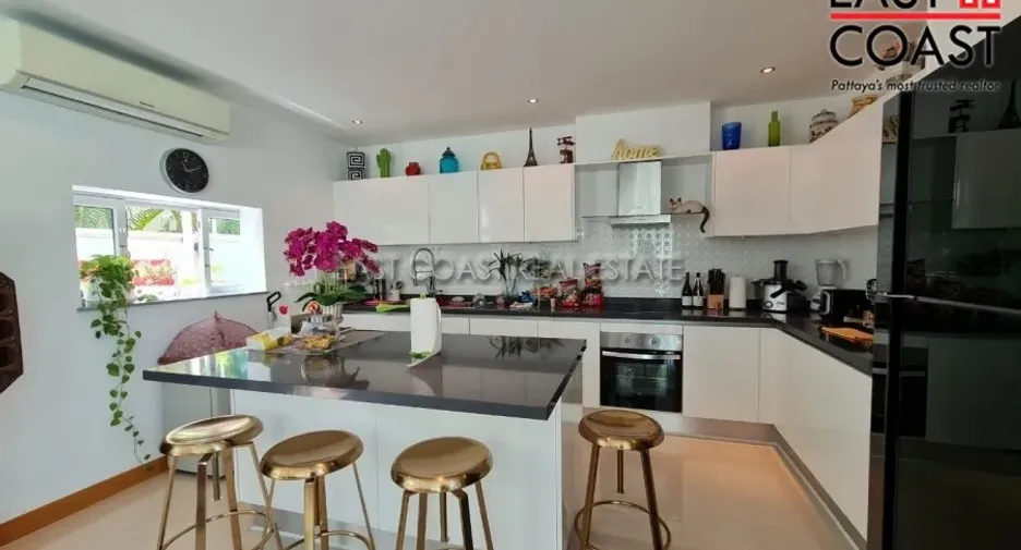 For rent and for sale 3 bedrooms house in Bang Lamung, Chonburi