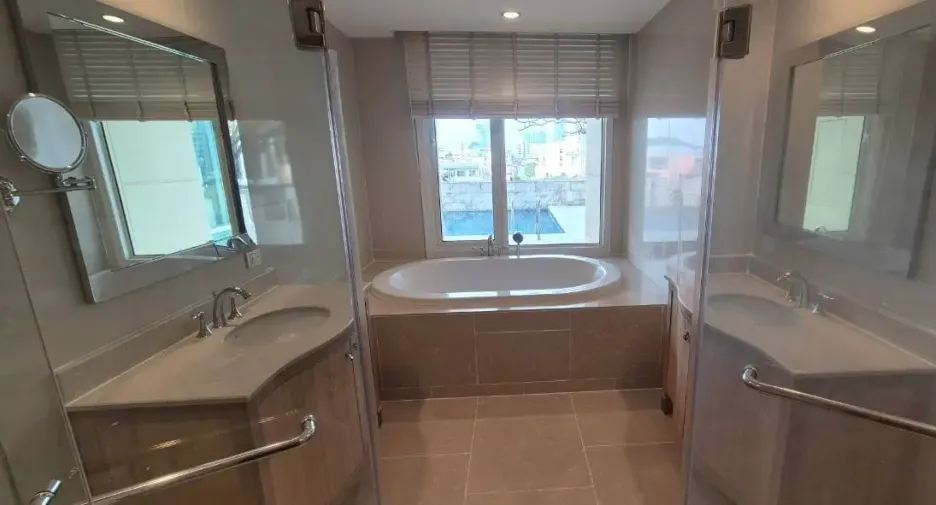 For rent and for sale 3 bedrooms condo in Sathon, Bangkok