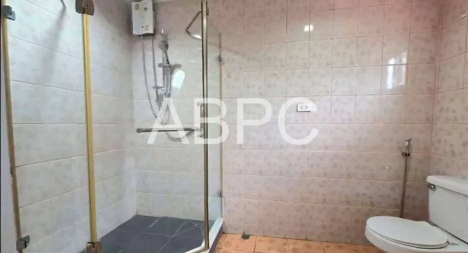 For rent 4 bedrooms house in Central Pattaya, Pattaya