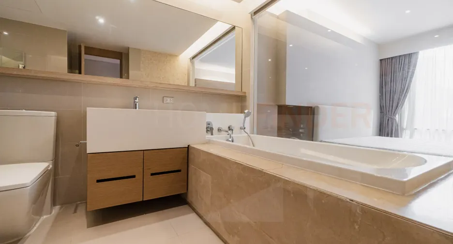 For rent 2 bedrooms condo in Pathum Wan, Bangkok