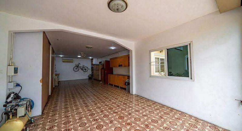 For sale 6 ベッドルーム house in Bang Lamung, Chonburi