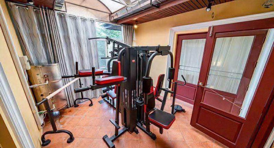 For sale 6 ベッドルーム house in Bang Lamung, Chonburi