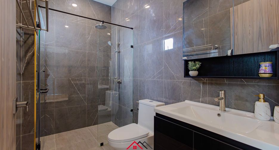 For sale 4 bedrooms house in Bang Lamung, Chonburi
