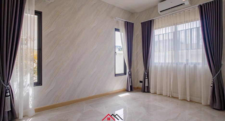 For sale 4 bedrooms house in Bang Lamung, Chonburi