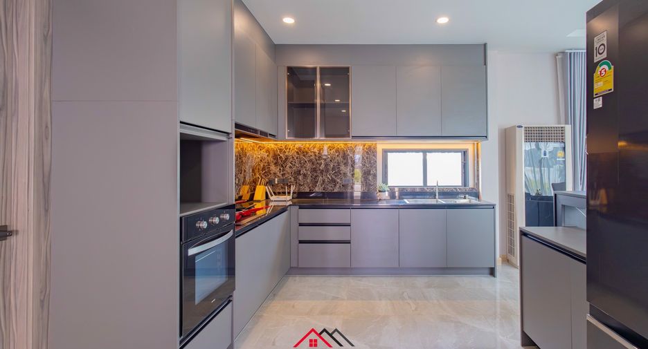 For sale 4 bedrooms house in Bang Lamung, Chonburi