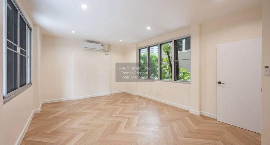 For sale 5 bedrooms house in Chatuchak, Bangkok