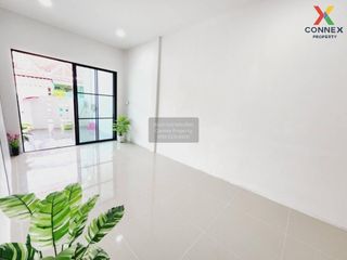 Casa adosada en venta de 2 habitaciones en Lam Luk Ka, Pathum Thani
