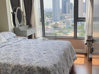 Продажа 2 спальни кондо в Пхра Кханонг, Бангкок