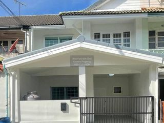For sale 3 bedrooms townhouse in Khlong Luang, Pathum Thani