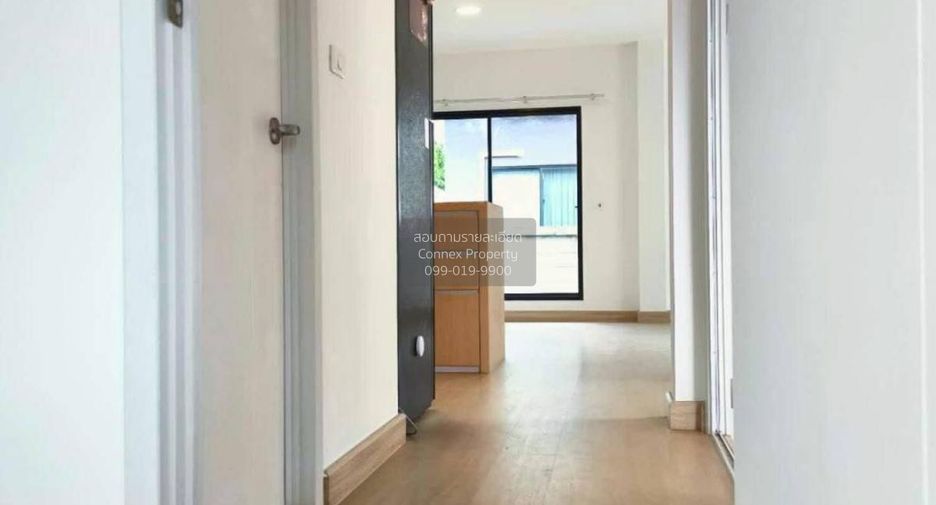 For sale 4 bedrooms house in Khlong Sam Wa, Bangkok