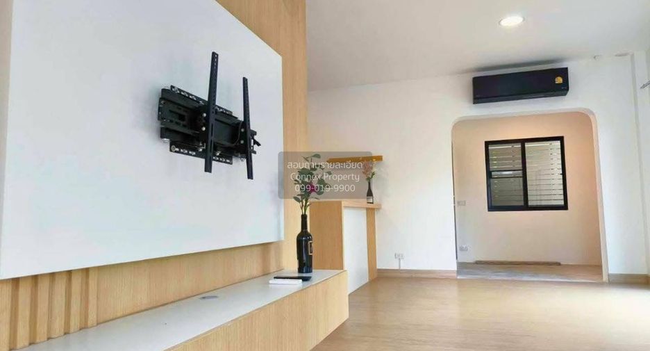 For sale 4 bedrooms house in Khlong Sam Wa, Bangkok
