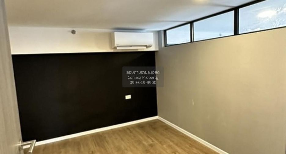 For sale 3 ベッドルーム condo in Huai Khwang, Bangkok