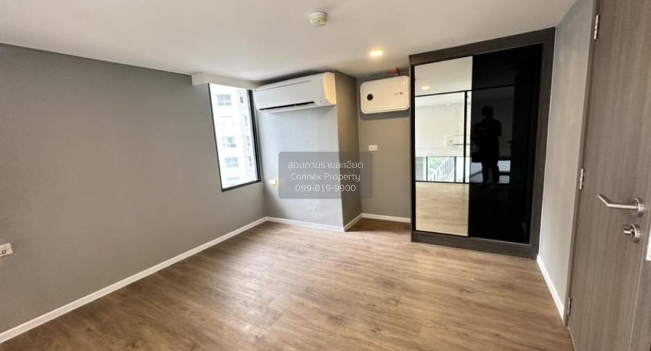 For sale 3 ベッドルーム condo in Huai Khwang, Bangkok