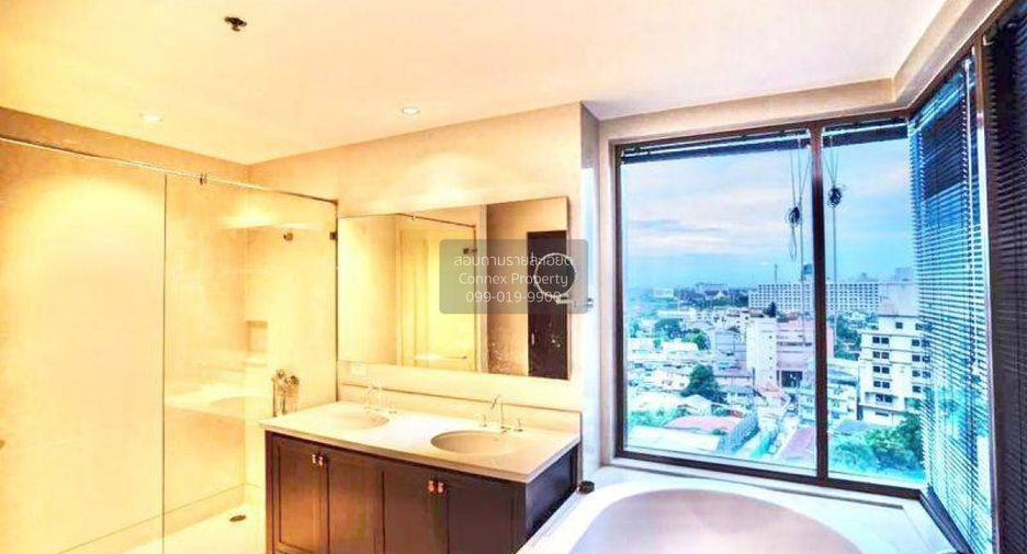 For sale 3 bedrooms condo in Khlong Toei, Bangkok