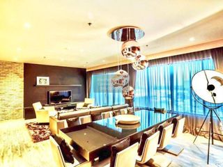 For sale 3 bedrooms condo in Khlong Toei, Bangkok