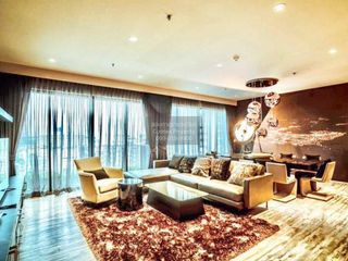 For sale 3 bedrooms condo in Khlong Toei, Bangkok
