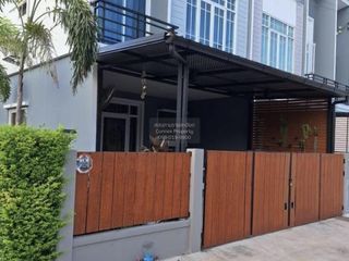 For sale 3 bedrooms townhouse in Nong Khaem, Bangkok