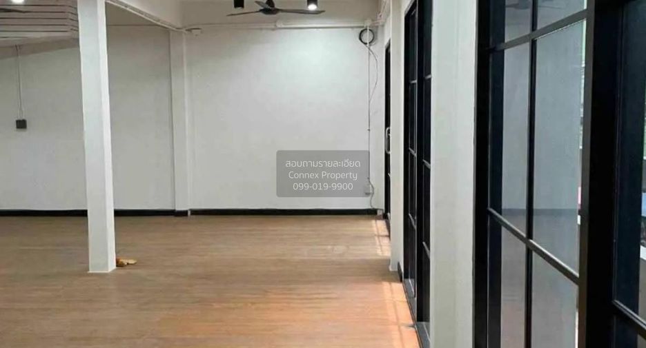 For sale 2 bedrooms retail Space in Din Daeng, Bangkok