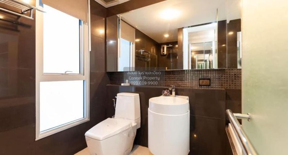For rent 2 bedrooms condo in Phra Khanong, Bangkok