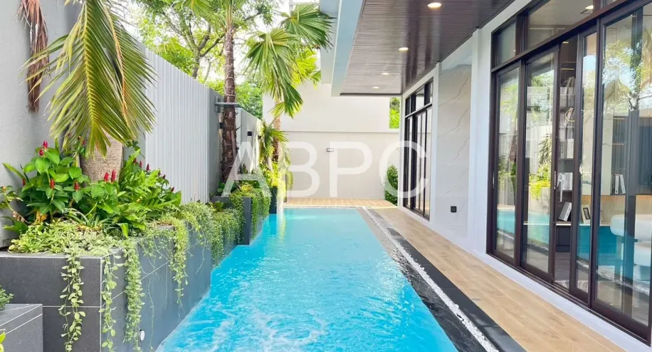For sale 4 bedrooms house in Mueang Rayong, Rayong
