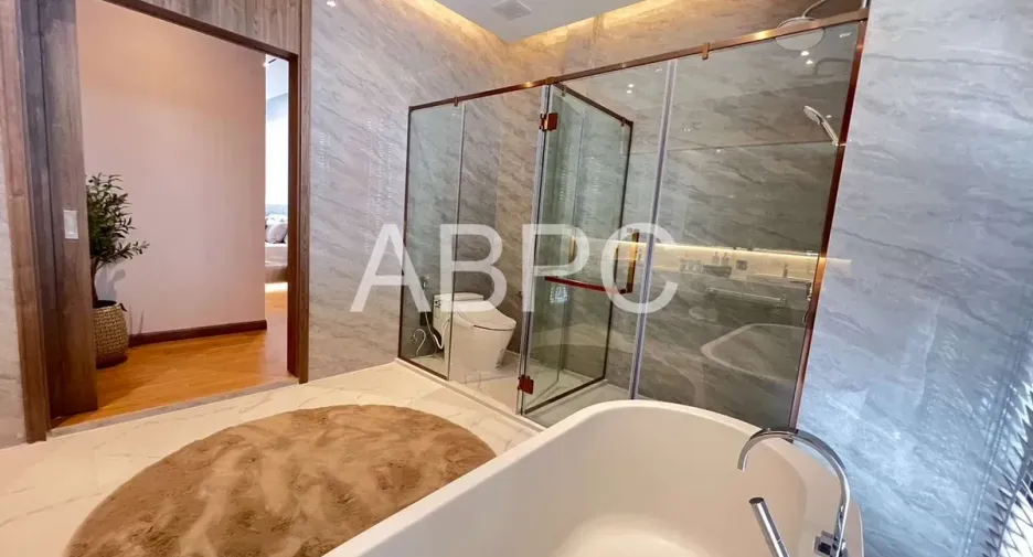 For sale 4 bedrooms house in Mueang Rayong, Rayong