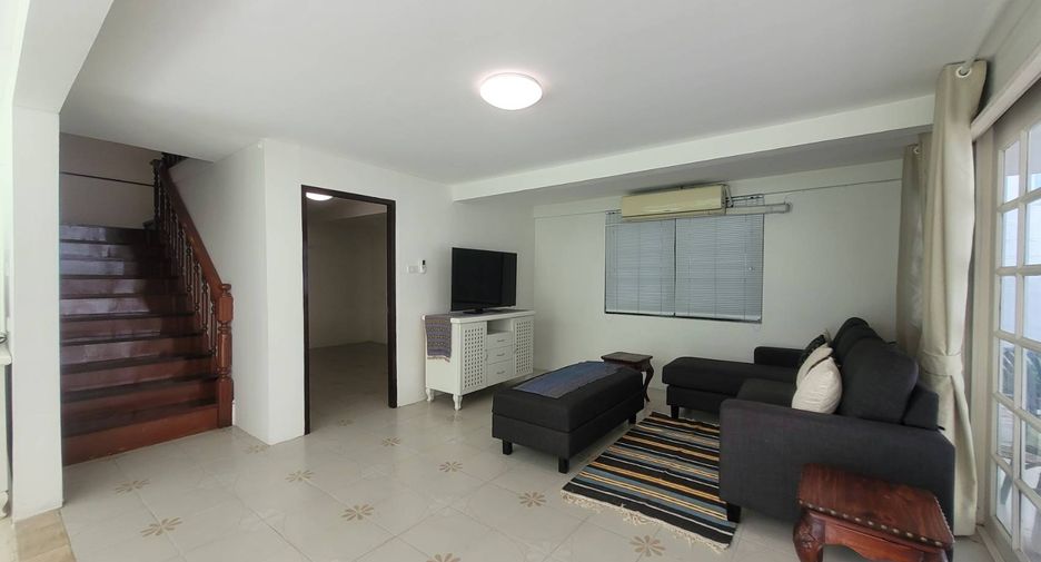 For rent 3 bedrooms house in Khlong Toei, Bangkok