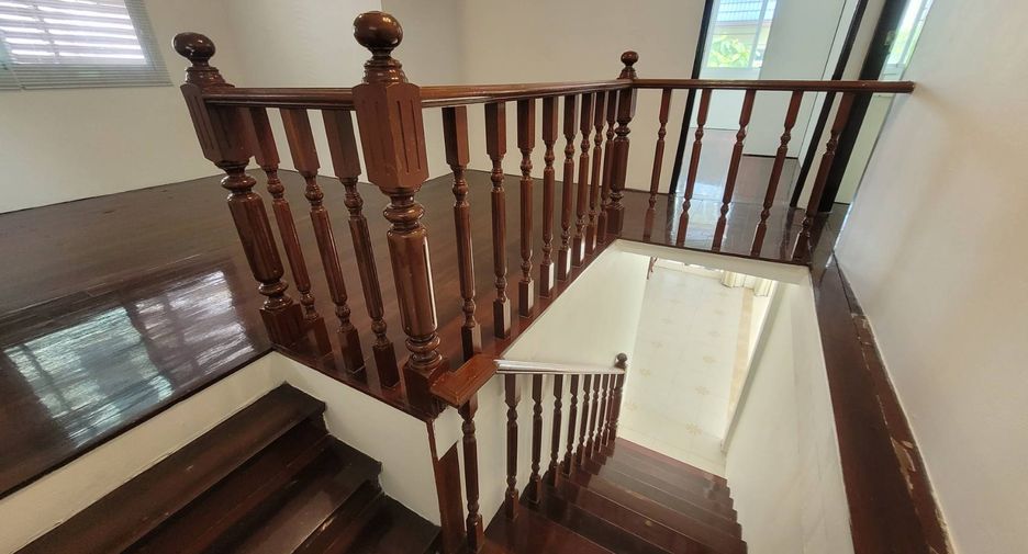 For rent 3 bedrooms house in Khlong Toei, Bangkok