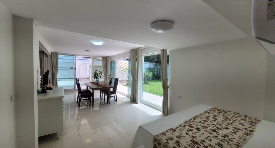 For rent 3 bedrooms house in Khlong Toei, Bangkok