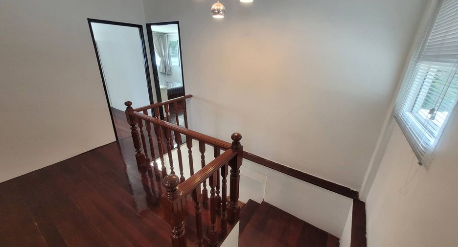 For rent 3 bedrooms house in Khlong Toei, Bangkok