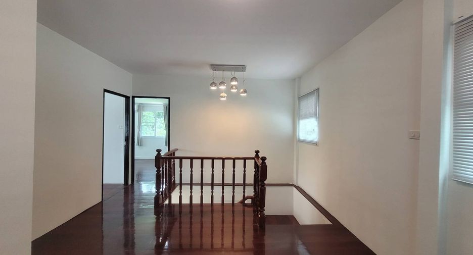 For rent 3 bedrooms house in Khlong Toei, Bangkok
