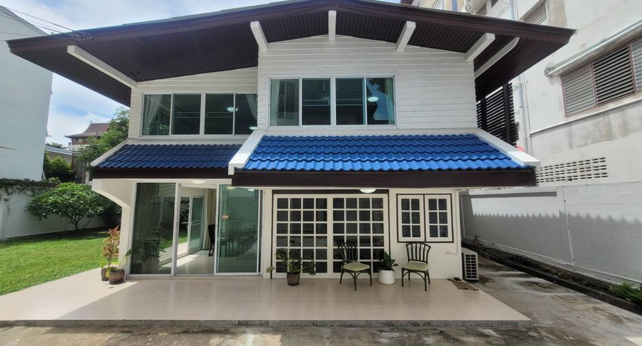 For rent 3 bedrooms house in Khlong Toei, Bangkok