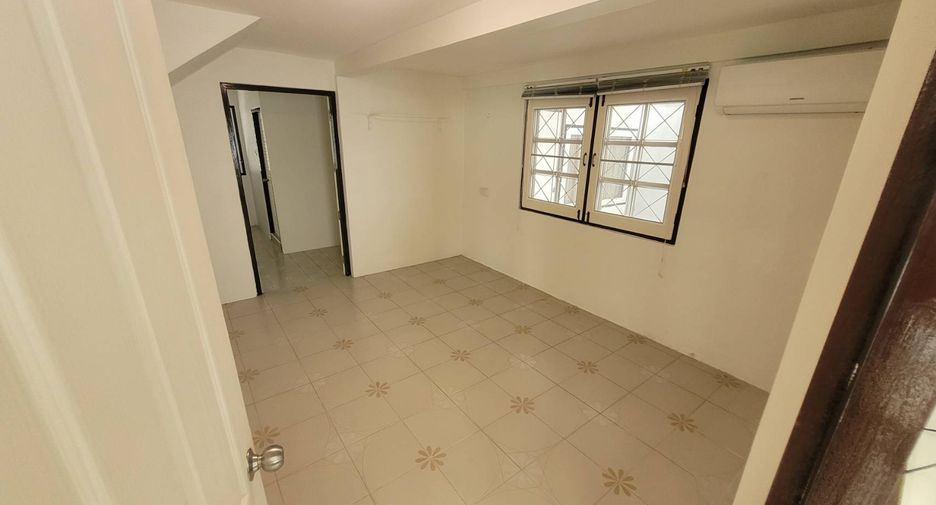 For rent 3 bedrooms house in Khlong Toei, Bangkok