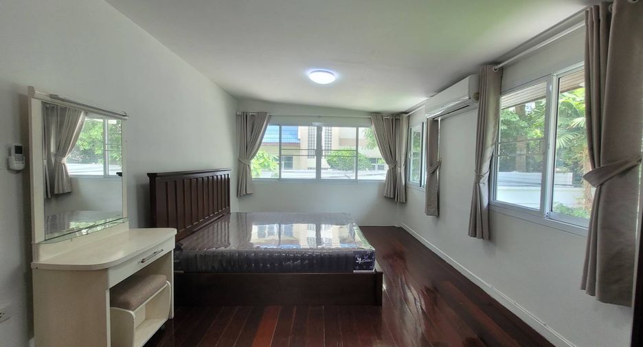 For rent 3 bedrooms house in Khlong Toei, Bangkok