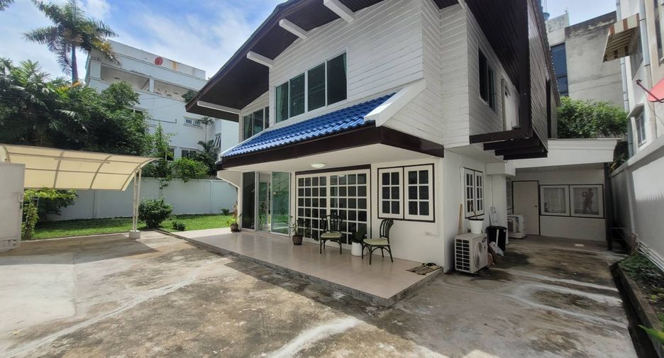 For rent 3 bedrooms house in Khlong Toei, Bangkok