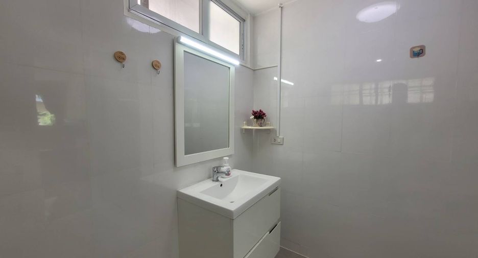 For rent 3 bedrooms house in Khlong Toei, Bangkok