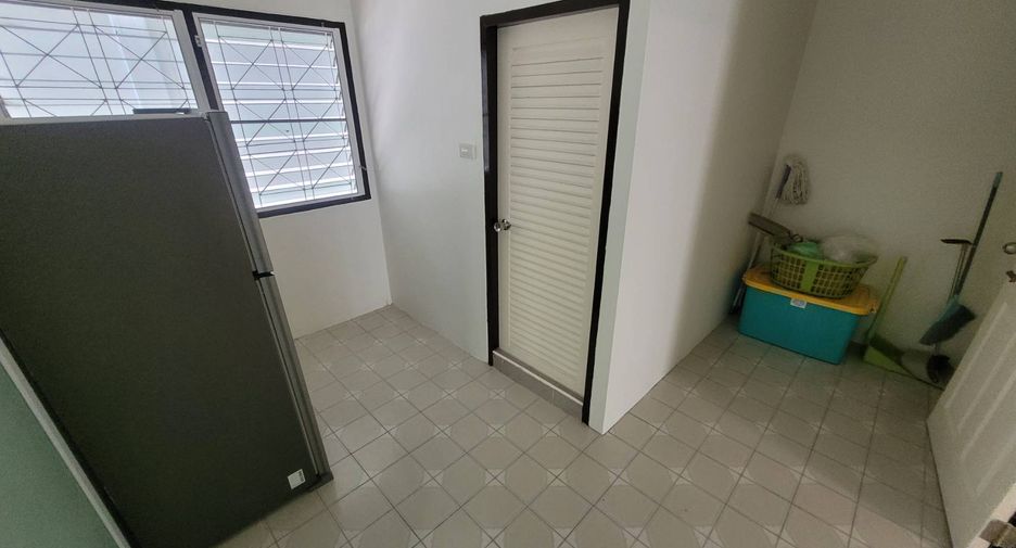 For rent 3 bedrooms house in Khlong Toei, Bangkok