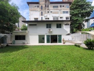 出租 3 卧室 独立屋 在 Khlong Toei, 曼谷