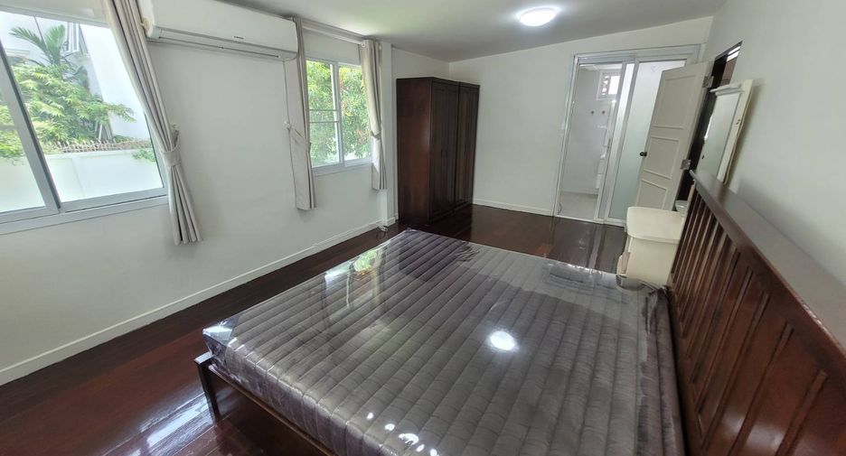 For rent 3 bedrooms house in Khlong Toei, Bangkok