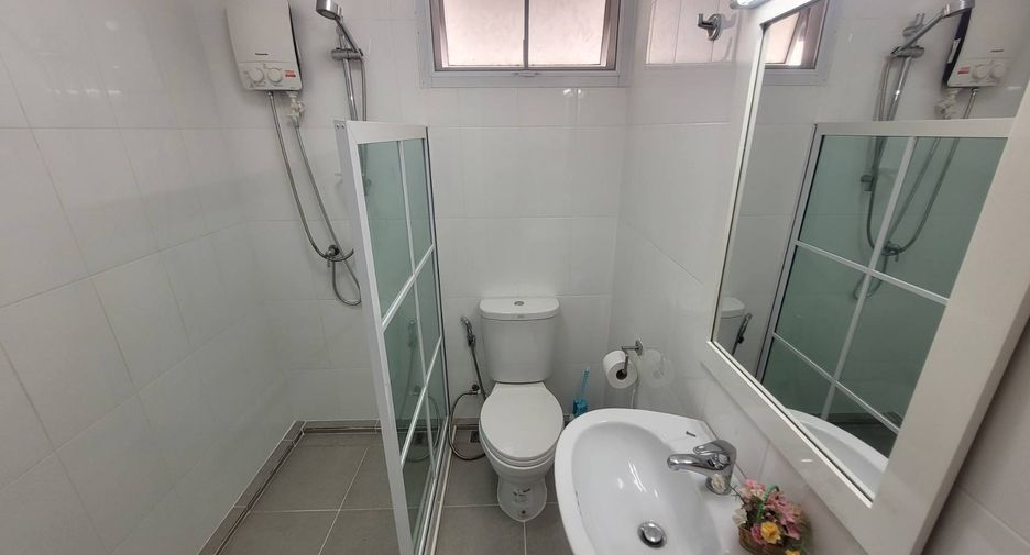 For rent 3 bedrooms house in Khlong Toei, Bangkok