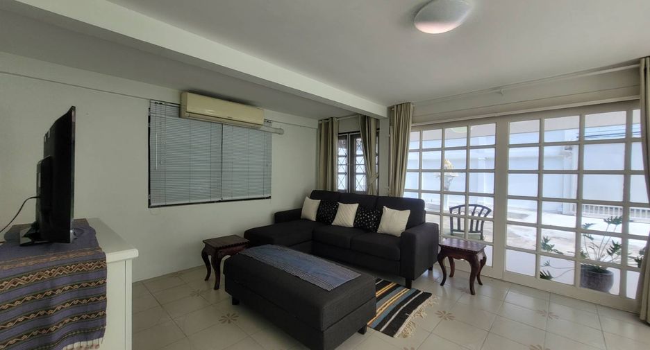 For rent 3 bedrooms house in Khlong Toei, Bangkok