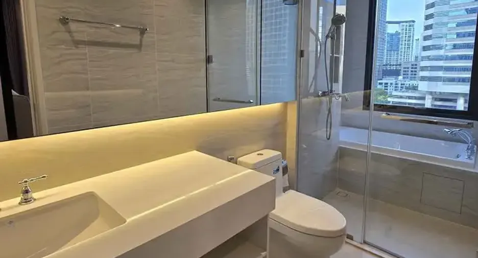 À louer 2 chambres condo à Pathum Wan, Bangkok