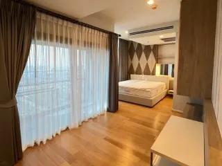 For rent 3 bedrooms condo in Watthana, Bangkok