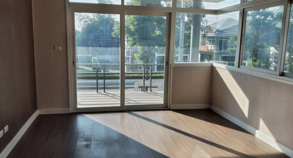 For sale 3 bedrooms house in Khlong Sam Wa, Bangkok