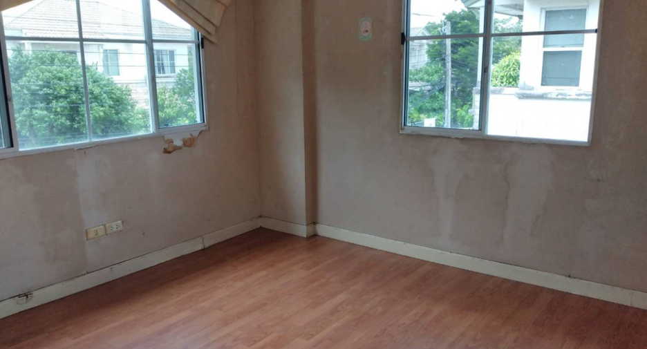For sale 3 bedrooms house in Lat Krabang, Bangkok
