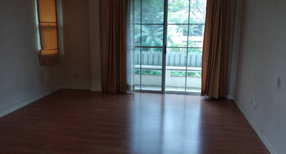 For sale 3 bedrooms house in Lat Krabang, Bangkok