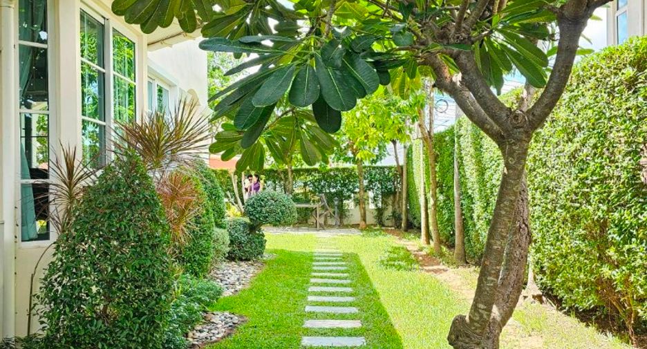 For sale 4 bedrooms house in East Pattaya, Pattaya