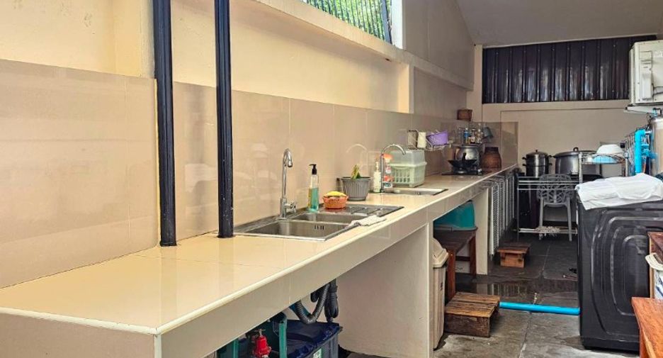 For sale 4 bedrooms house in East Pattaya, Pattaya