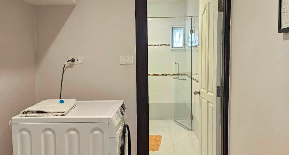 For sale 4 bedrooms house in East Pattaya, Pattaya