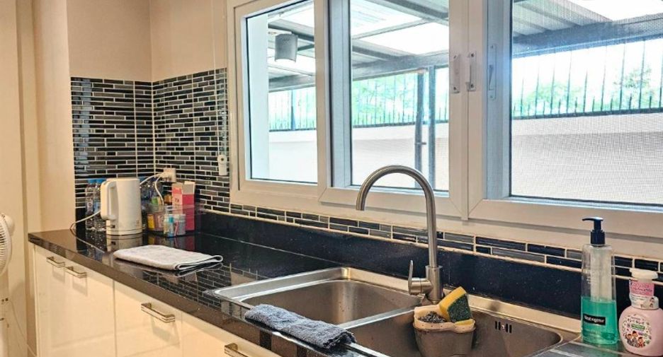 For sale 4 bedrooms house in East Pattaya, Pattaya